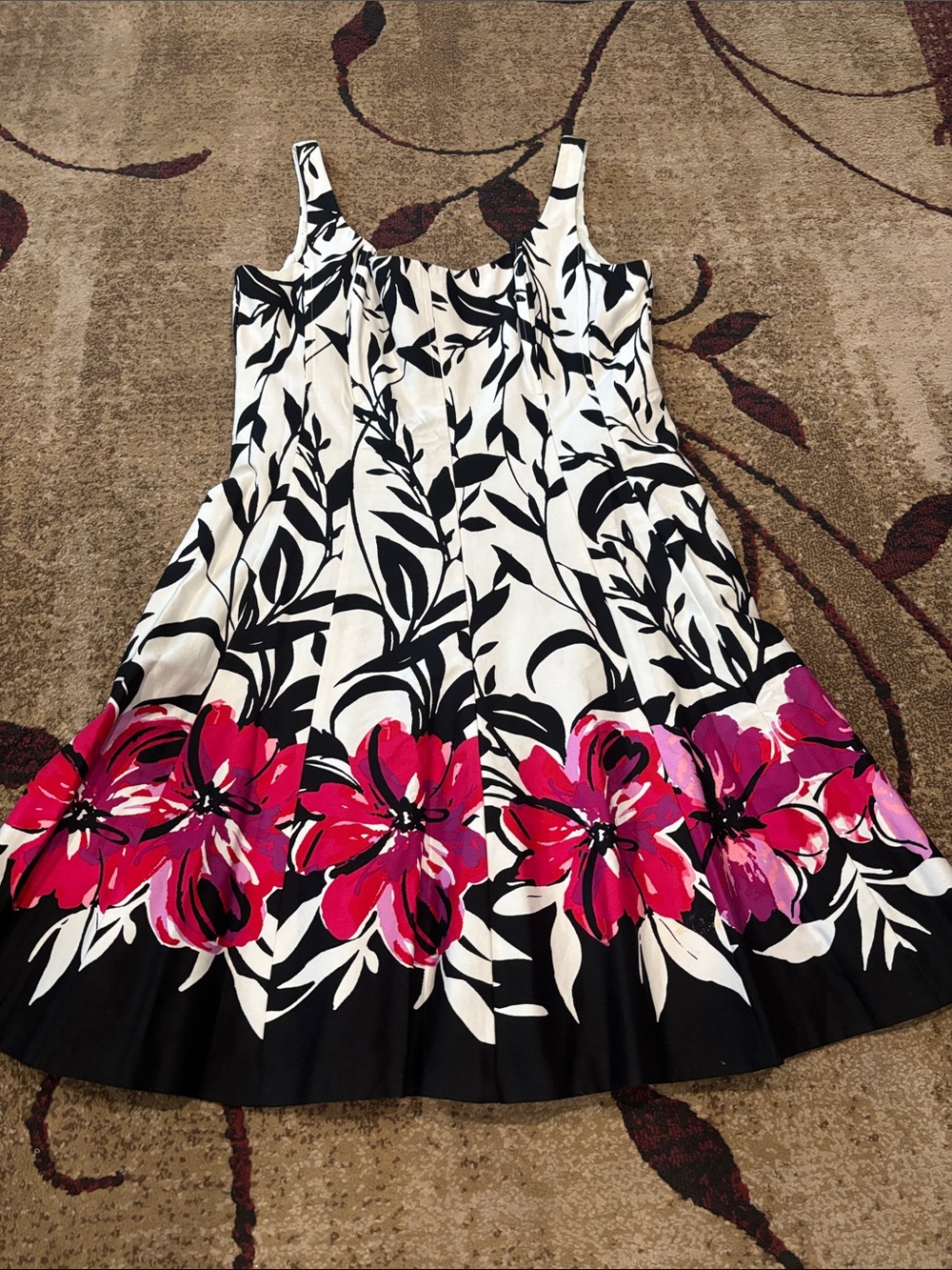 Jones Wear Black and White Floral Dress